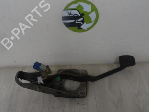 Used Break pedal TOYOTA RAV 4 II (_A2_) 2.0 D 4WD (CLA20_, CLA21_, CLA20R, CLA21R) (116 hp) 13261105