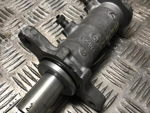 Used Brake master cylinder FIAT FREEMONT (345_) 2.0 JTD 4x4 (170 hp) 31761232