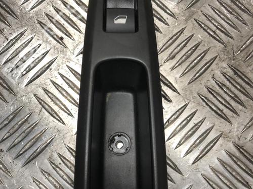 Mando elevalunas trasera derecho CITROËN C3 III (SX) 1.5 BlueHDi 100 (SXYHYP, SXYHTU) (102 hp) 31203058