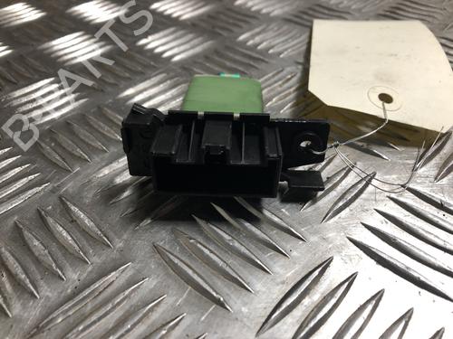 Used Heater resistor Heater resistor PEUGEOT 5008 II (MC_, MJ_, MR_, M4_) 1.5 BlueHDi 130 (MCYHZJ, MCYHZR, MCYHZX) (131 hp) 33458794 33458794