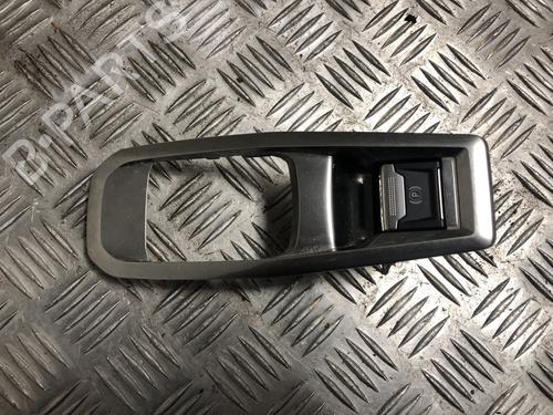 Used Electric handbrake Electric handbrake PEUGEOT 3008 II SUV (MC_, MR_, MJ_, M4_) 1.2 THP/ PureTech 130 (MRHNSM, MRHNSU, MRHNSJ, MRHNYW,... (131 hp) 35978075 35978075