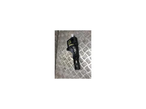 Używane Klamka zewnętrzna drzwi tylnych prawych RENAULT MEGANE IV Hatchback (B9A/M/N_) 1.5 dCi 110 (B9A3) (110 hp) 27557717