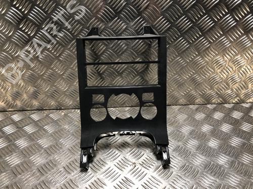 Consola central PEUGEOT 3008 I MPV (0U_) 1.6 HDi (114 hp) 31198802