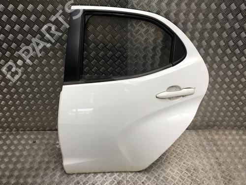 Dør venstre bagtil Dør venstre bagtil TOYOTA YARIS (_P21_, _PA1_, _PH1_) 1.5 Hybrid (MXPH11) (92 hp) 34520123 34520123