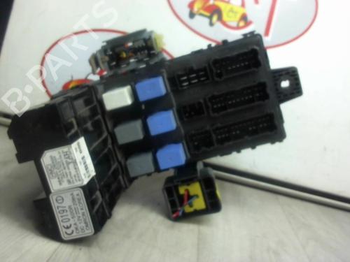 Fuse box HYUNDAI SANTA FÉ I (SM) 2.0 CRDi 4x4 | BP13267575E1