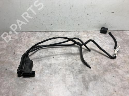 Used Washer pump FORD KUGA I 2.0 TDCi 4x4 (136 hp) 20617071