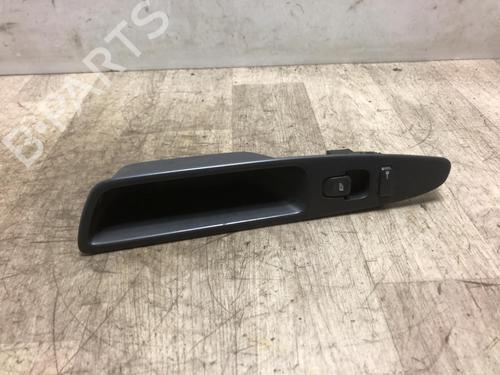 Used Right front window switch VOLVO V40 Estate (645) 1.8 (115 hp) 20625725