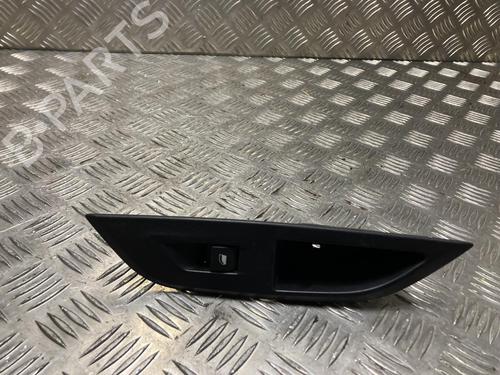 Mando elevalunas trasera derecho PEUGEOT 2008 II (UD_, US_, UY_, UJ_, UR_, UC_) 1.5 BlueHDI 100 (102 hp) 31811700