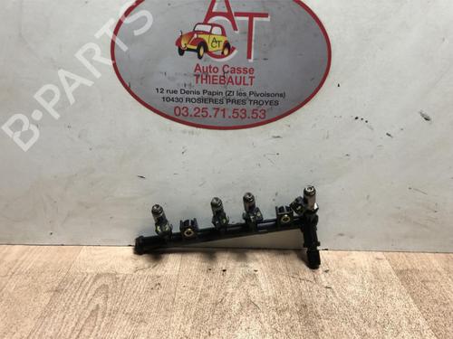 Used Injection rail FIAT PANDA (169_) 1.4 (169AXE1B) (100 hp) 28609019