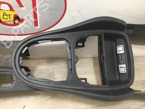 Used Middle console SEAT LEON (1P1) 1.6 TDI (105 hp) 31201324