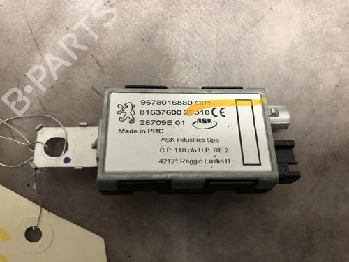 Used Antenna/Base Antenna/Base PEUGEOT 3008 II SUV (MC_, MR_, MJ_, M4_) 1.2 THP/ PureTech 130 (MRHNSM, MRHNSU, MRHNSJ, MRHNYW,... (131 hp) 20622657 20622657