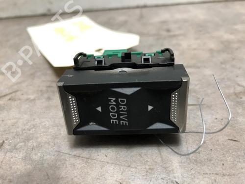 Used Switch PEUGEOT 2008 II (UD_, US_, UY_, UJ_, UR_, UC_) 1.5 BlueHDI 130 (131 hp) 20625372