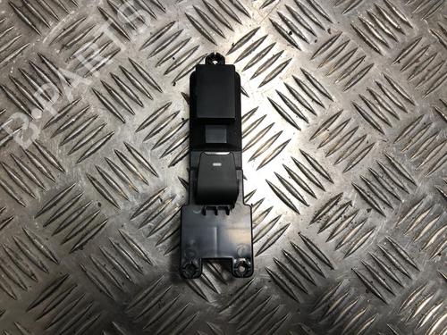 Højre bagtil elrude kontakt HYUNDAI TUCSON (TL, TLE) 1.6 CRDi (136 hp) 31197157