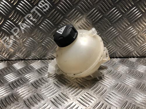 Used Expansion tank Expansion tank PEUGEOT 5008 II (MC_, MJ_, MR_, M4_) 1.5 BlueHDi 130 (MCYHZJ, MCYHZR, MCYHZX) (131 hp) 33851410 33851410