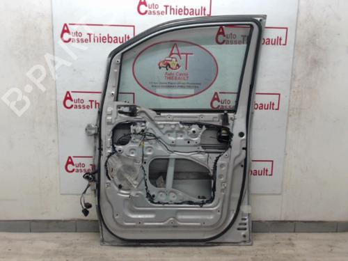 Used Right front door HYUNDAI H-1 / STAREX Bus (A1) 2.5 TCi (99 hp) 30782091