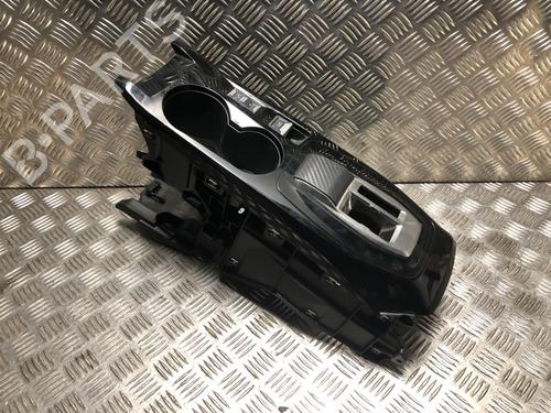 Mittelkonsole PEUGEOT 2008 II (UD_, US_, UY_, UJ_, UR_, UC_) 1.2 PureTech 130 (USHNS, URHNS) (130 hp) 32529535