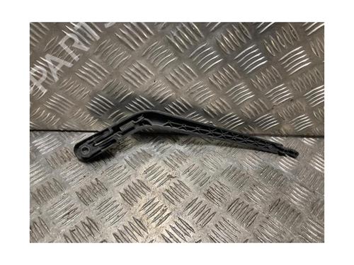 Bras d'essuie-glace arrière TOYOTA YARIS (_P9_) 1.4 D-4D (NLP90_, NLP90R) | BP30703097C144