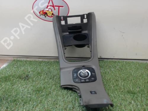 Used Middle console RENAULT MEGANE III Hatchback (BZ0/1_, B3_) 1.5 dCi (106 hp) 30702955