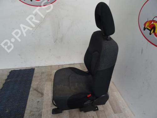 Stoel rechts voor MITSUBISHI PAJERO CLASSIC (V2_W, V6_W, V7_W) 2.5 TD (V24W) (115 hp) 13036175