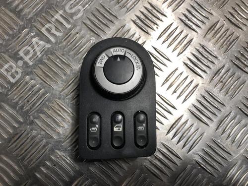 Used Switch NISSAN QASHQAI I (J10, NJ10) 2.0 All-wheel Drive (141 hp) 31244056