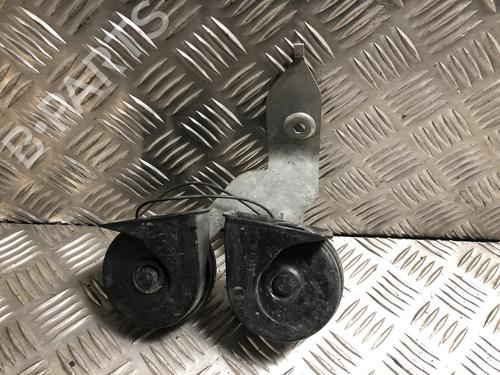 Clacson Clacson RENAULT CAPTUR I (J5_, H5_) 1.3 TCe 150 (J5NK, J5JS) (150 hp) 36116039 36116039