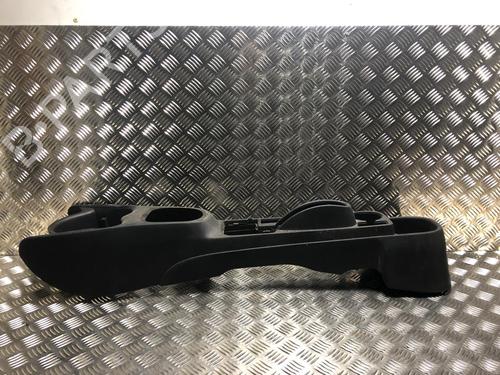 Consolle centrale TOYOTA YARIS (_P9_) 1.4 D-4D (NLP90_, NLP90R) (90 hp) 31201802