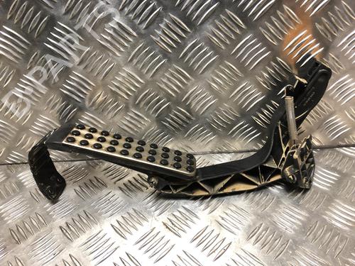 Used Pedal MERCEDES-BENZ SLK (R170) 200 (170.435) (136 hp) 23567698