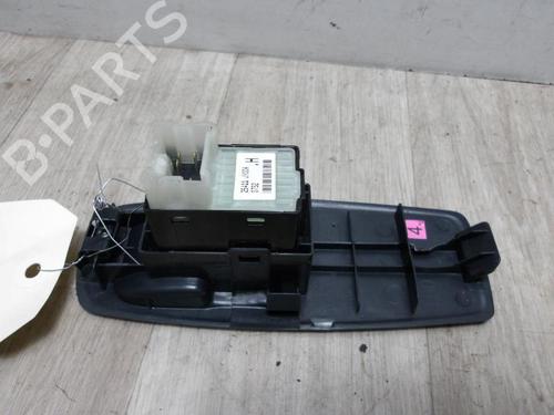 Used Right front window switch RENAULT KOLEOS I (HY_) 2.0 dCi (HY0K) (150 hp) 13225561