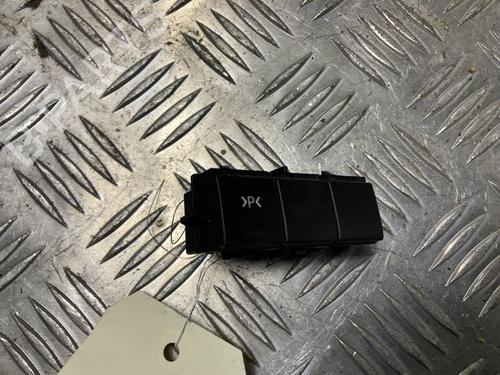 switch-peugeot-5008-0u_-0e_-2009-2010-2011-2012-2013-2014-2015-2016-2017-32766419 main image