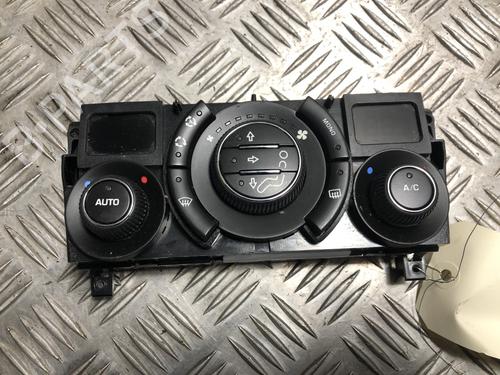Used Climate control Climate control PEUGEOT 3008 I MPV (0U_) 1.6 THP (156 hp) 32701868 32701868