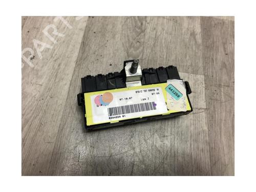 Fuse box PEUGEOT 308 I (4A_, 4C_) 1.6 HDi | BP20612886E1 