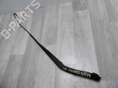 Used Front windshield wiper arm PEUGEOT EXPERT Van (VF3A_, VF3U_, VF3X_) 2.0 HDi 130 (128 hp) 20632224
