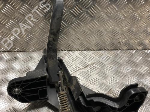 Used Clutch pedal RENAULT MASTER III Van (FV) 2.3 dCi 135 FWD (FV0N, FV08, FV06, FV00, FV1S) (136 hp) 31342591