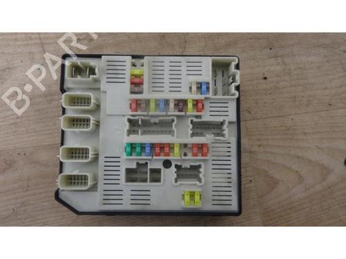 Caja reles / fusibles RENAULT MEGANE III Hatchback (BZ0/1_, B3_) 1.5 dCi (BZ09, BZ0D, BZ1W, BZ29, BZ14) (110 hp) 24523061