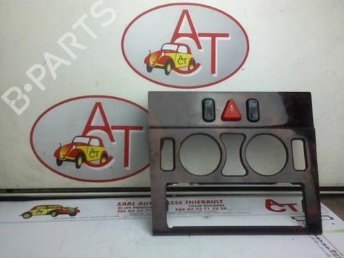 Console central MERCEDES-BENZ E-CLASS (W210) E 300 Turbo-D (210.025) (177 hp) 13131095