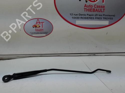 Used Front windshield wiper arm Front windshield wiper arm 13262249 13262249