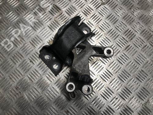 Used Engine mount Engine mount RENAULT CAPTUR I (J5_, H5_) 1.2 TCe 120 (120 hp) 33876952 33876952