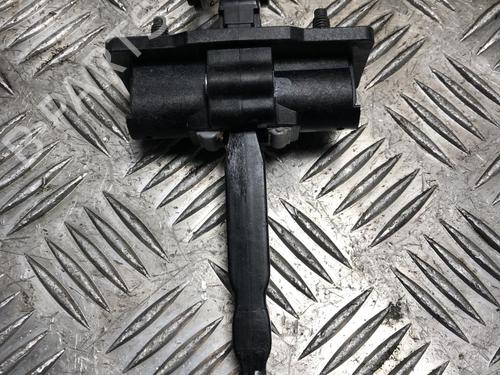 Used Hinge/Door check strap Hinge/Door check strap PEUGEOT 208 II (UB_, UP_, UW_, UJ_) 1.2 PureTech 100 (101 hp) 31660702 31660702