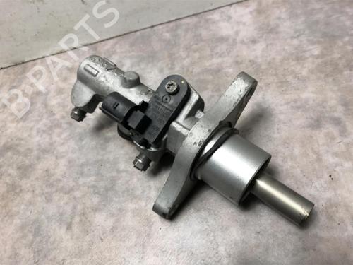 Used Brake master cylinder VW GOLF VI (5K1) 2.0 TDI (110 hp) 23109585