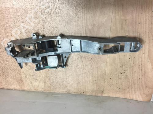 Venstre foran utvendig håndtak PEUGEOT 308 SW I (4E_, 4H_) 1.6 HDi (90 hp) 13265524