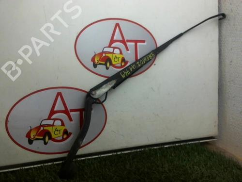 Used Front windshield wiper arm KIA SORENTO I (JC) 2.5 CRDi 4WD (140 hp) 20630689