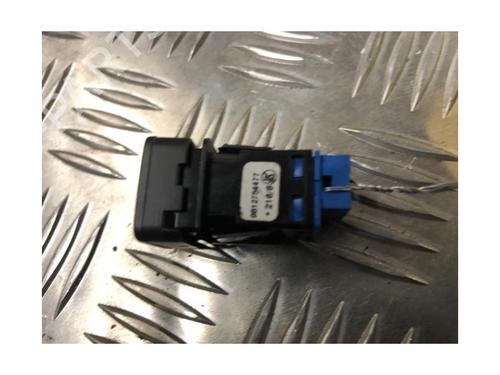 Switch CITROËN C3 III (SX) 1.6 BlueHDi 100 | BP24523139I30 