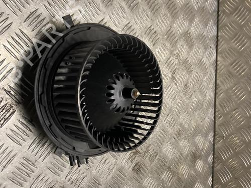Used Heater blower motor Heater blower motor VW GOLF VII (5G1, BQ1, BE1, BE2) 1.4 TSI (125 hp) 33305825 33305825