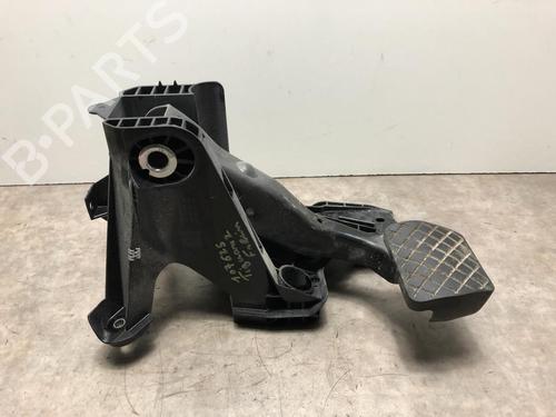 Used Break pedal VW TIGUAN (AD1, AX1) 2.0 TDI (150 hp) 23036561