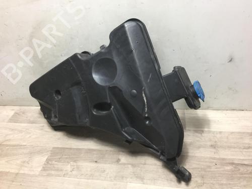 Used Windscreen washer tank BMW 5 (G30, F90) 530 e Plug-in Hybrid (252 hp) 13260212