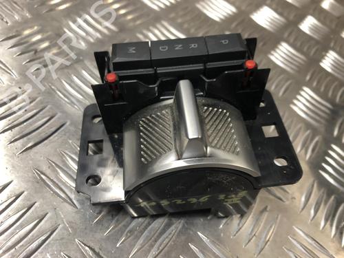 Used Gear lever PEUGEOT 208 II (UB_, UP_, UW_, UJ_) 1.2 PureTech 100 (101 hp) 31245591