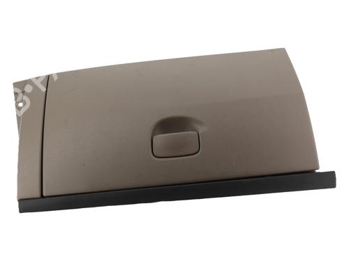 Used Glove box Glove box RENAULT CLIO III (BR0/1, CR0/1) 1.5 dCi (C/BR0G, C/BR1G) (68 hp) 40041831 40041831