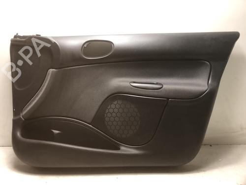 Bekleding voor rechts PEUGEOT 206+ (2L_, 2M_) 1.4 HDi eco 70 (68 hp) 31202974