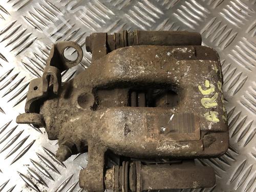 Venstre bremsekaliber bag PEUGEOT 2008 I (CU_) 1.2 VTi (82 hp) 31332203