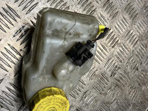 Bremsflüssigkeitsbehälter für VW POLO V (6R1, 6C1) 1.2 (70 hp) 32330122